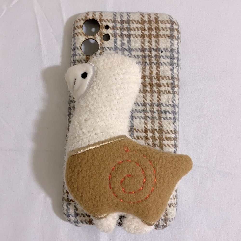 NWOT iPhone 11 Alpaca Phone Cover Case for 6.1"